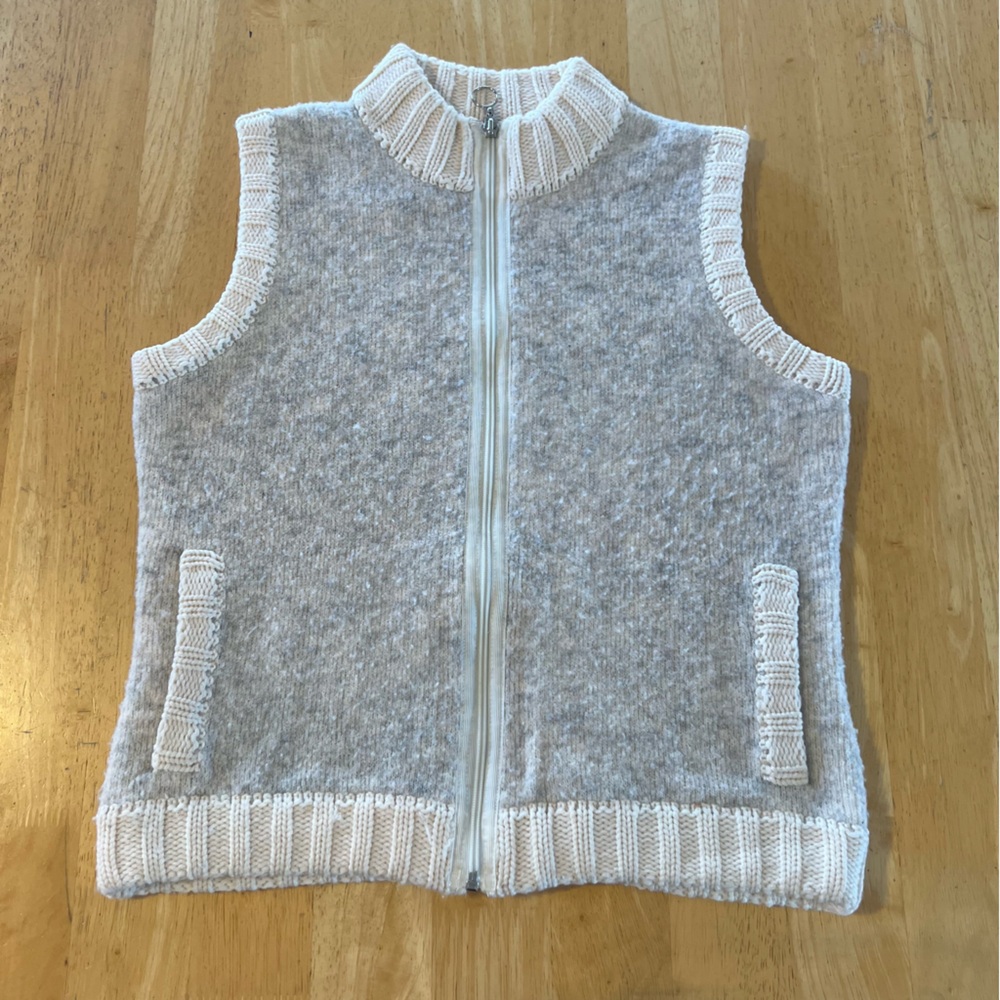 Margaret O'Leary Cream and Light Gray Zip Front Knit Vest